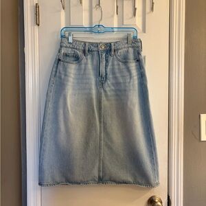 Old Navy extra high-rise light denim long skirt size 8. Secret smooth pockets.